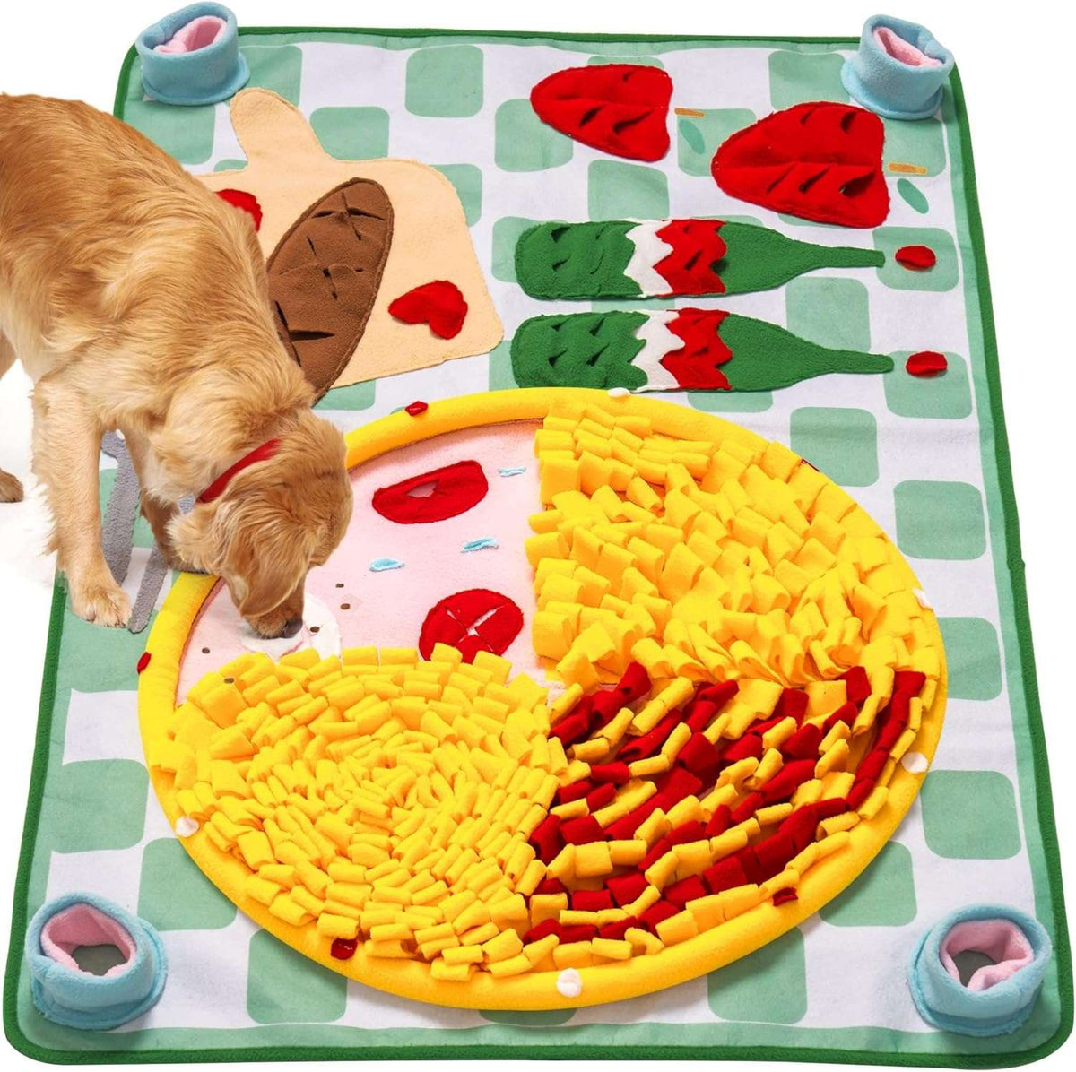 Chien qui fouille des gâteries dans un grand tapis de fouille coloré