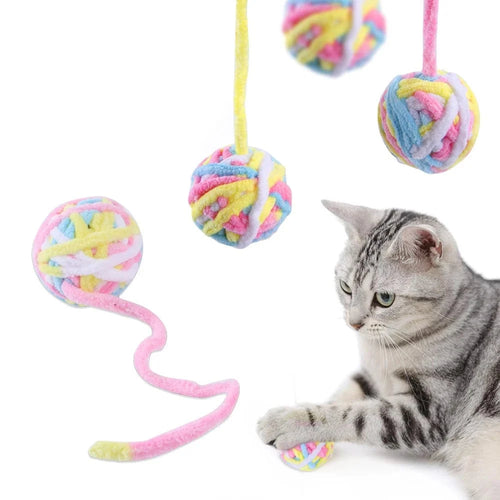 Balles peluche colorées pour chats